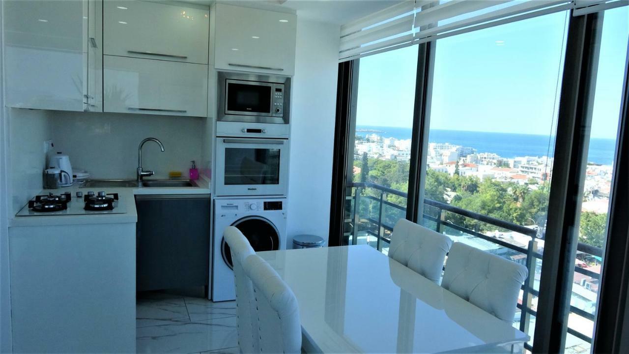 Aquamarine Luxury Residence 키레니아 외부 사진